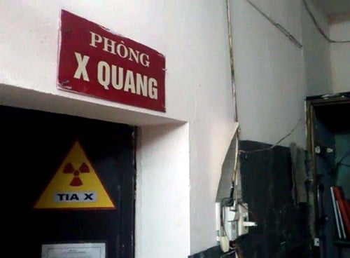 Cơ sở X - quang bên trong phòng khám 934 - 936 Trương Định mà Giấy phép hoạt động y tế đã hết hạn từ ngày 29/1/2012.