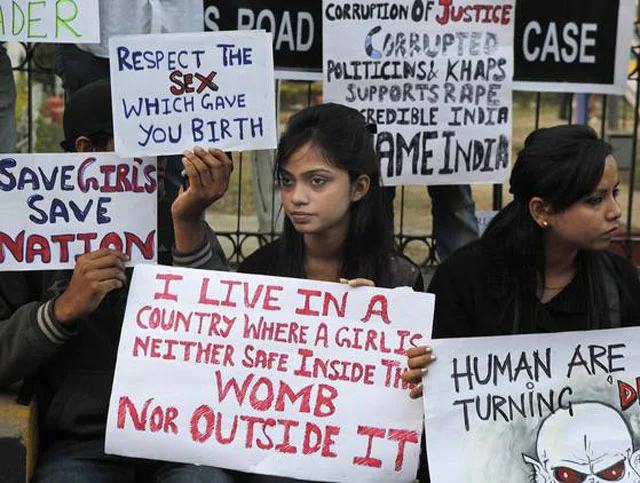 Biểu tình phản đối phân biệt giới tính tại Ấn Độ - Ảnh: AP