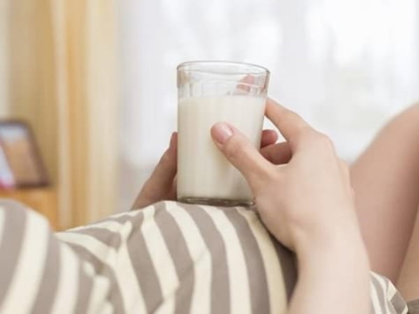Uống sữa khi mang thai không đúng cách, mẹ có thể gây hại cho sức khỏe thai nhi