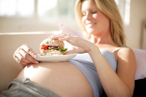 Mẹ bầu không nên bổ sung quá nhiều chất béo trong thai kỳ