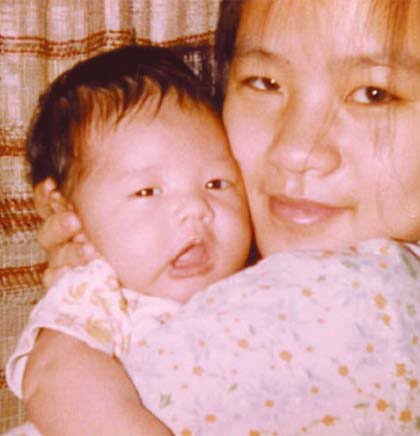  Jora Trang khi vừa bước sang tuổi 12 và con gái mới sinh. Ảnh: Jora Trang/Cosmopolitan.