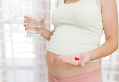 Việc uống bổ sung sắt có thể là nguyên nhân dẫn đến bệnh táo bón khi mang thai
